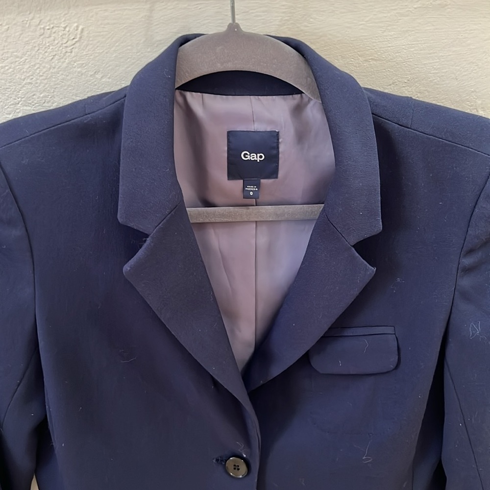 Gap Navy Slightly Cropped, Two Button Blazer Size… - image 3